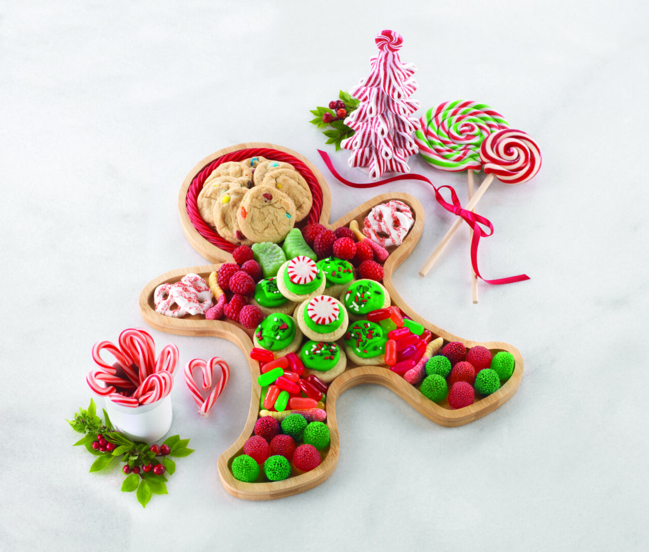 26817 Gingerbread charcuterie board w licorish copy (2)
